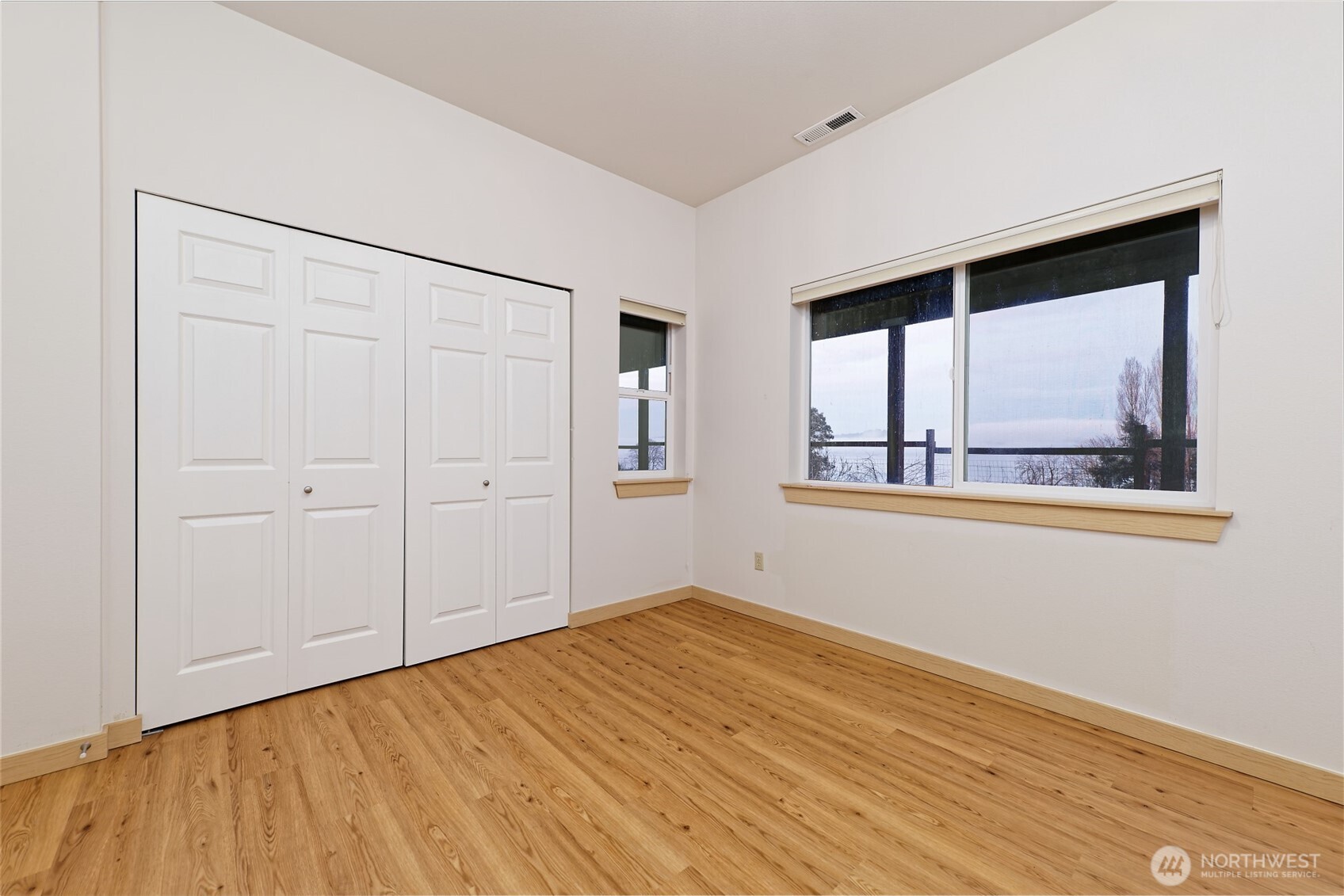 20 East Case View Place Shelton, WA 98584 - Photo 29 of 40 a view of empty room with wooden floor and fan