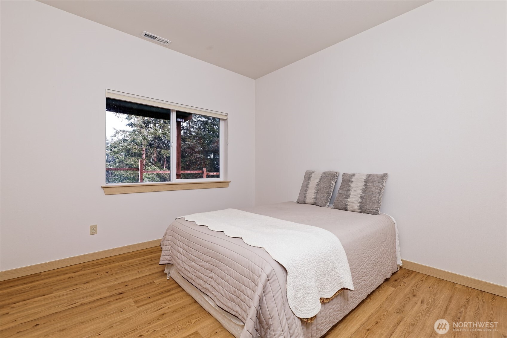 20 East Case View Place Shelton, WA 98584 - Photo 30 of 40 a bedroom with a bed and a window