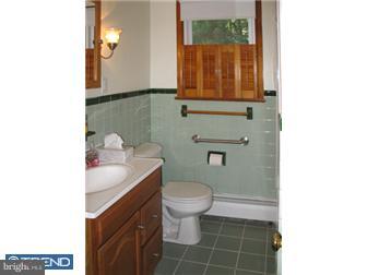 415 Chestnut Street Delran, NJ 08075 - Photo 4 of 11 Bathroom