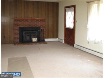 415 Chestnut Street Delran, NJ 08075 - Photo 6 of 11 Living Room