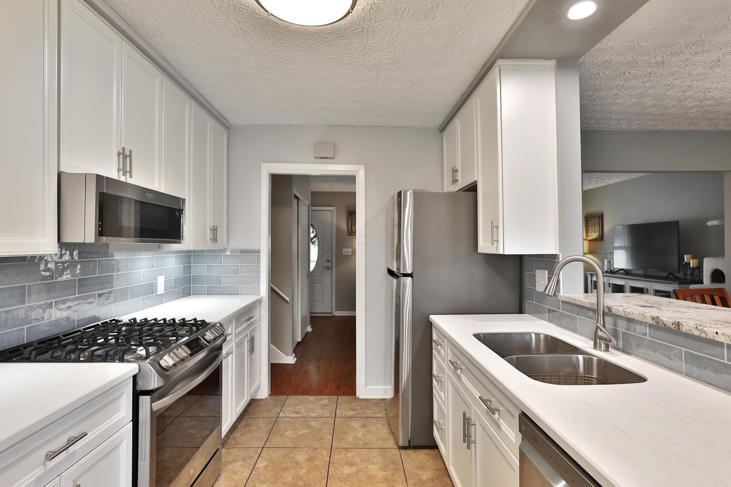 7044 Linworth Road Columbus, OH 43235 - Photo 16 of 48 Eat-in kitchen