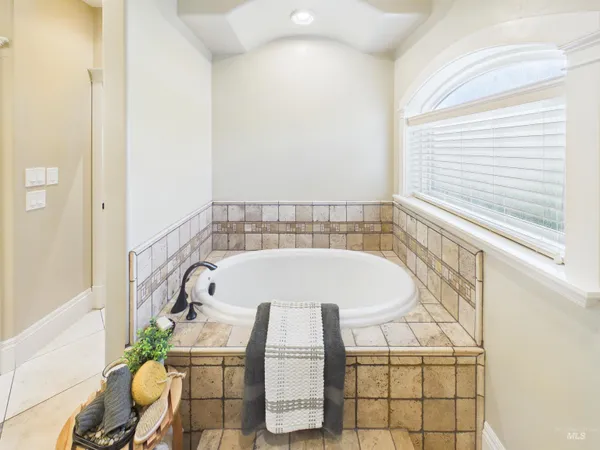 $985,000 | 20 West 218 South, Burley, ID 83318