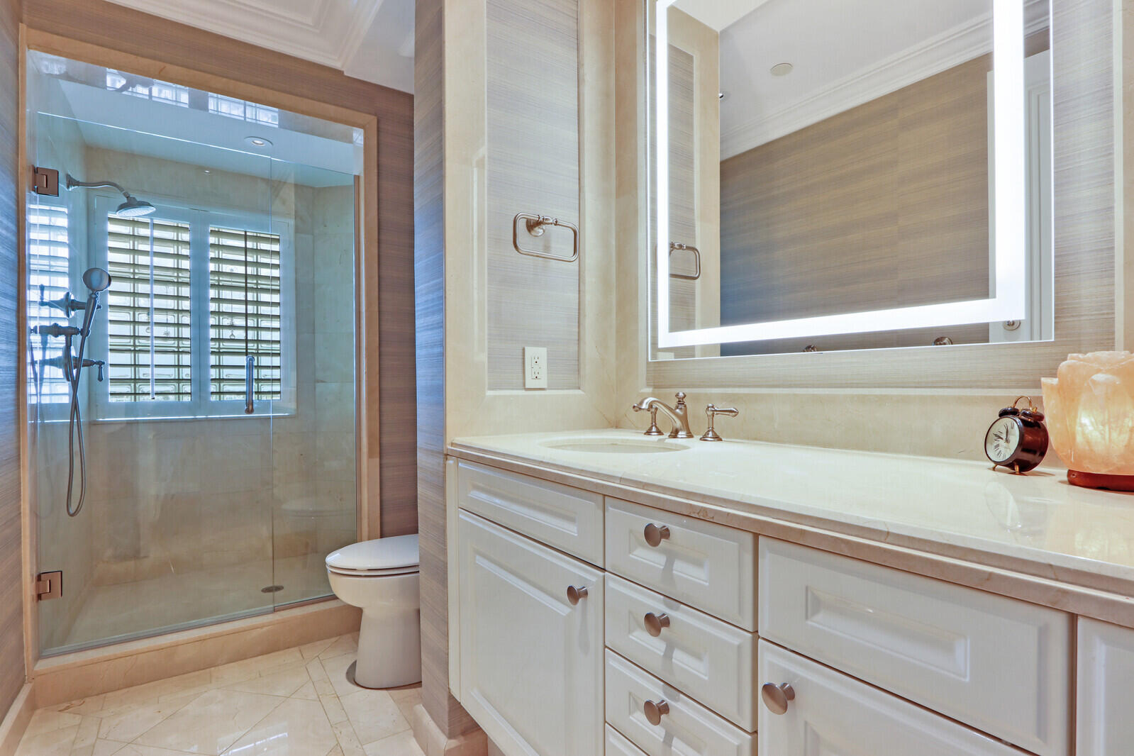 19950 South Beach Road, Unit 5S Jupiter, FL 33469 - Photo 34 of 55 Guest Bathroom