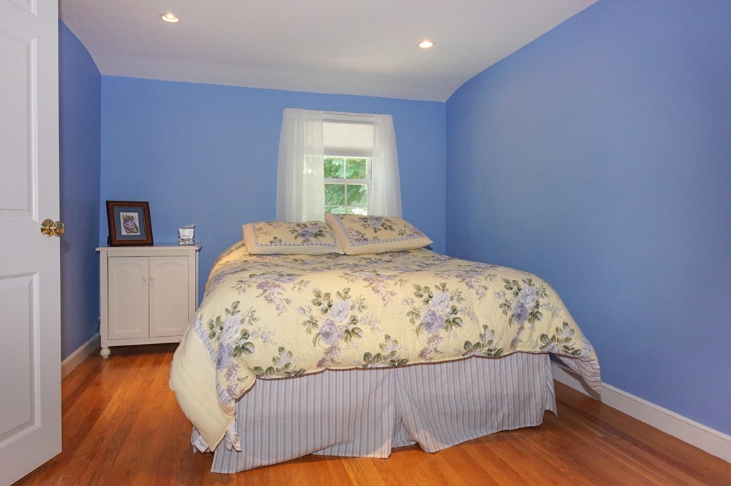 35 Albert Road Newton, MA 02466 - Photo 7 of 15