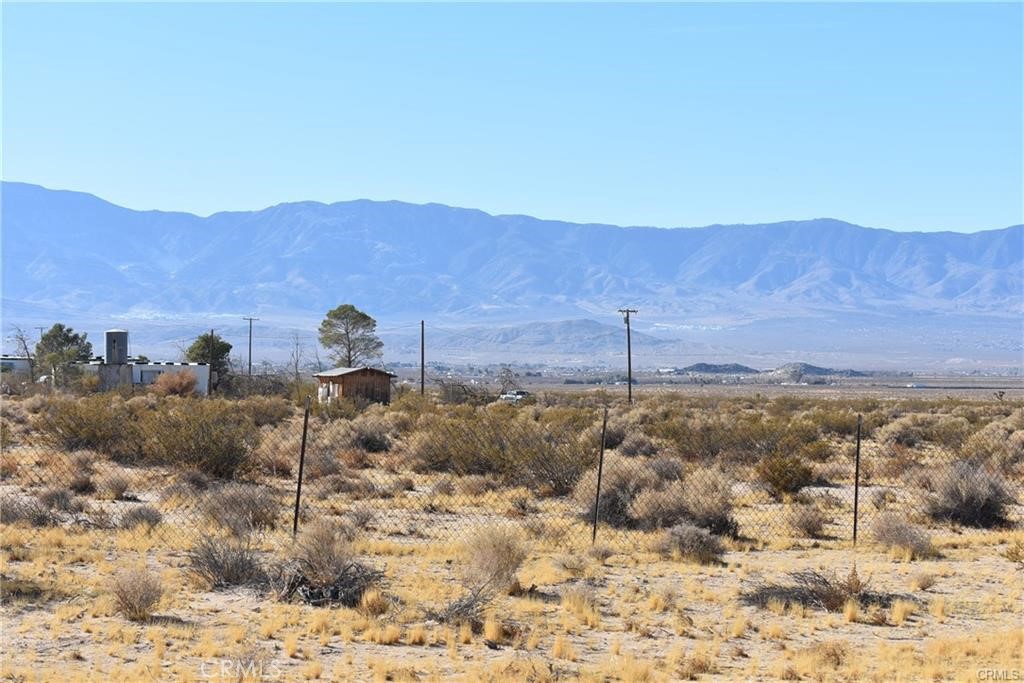 1 Hobart Road Lucerne Valley, CA 92356 - Photo 2 of 11 a view of a sky from a city