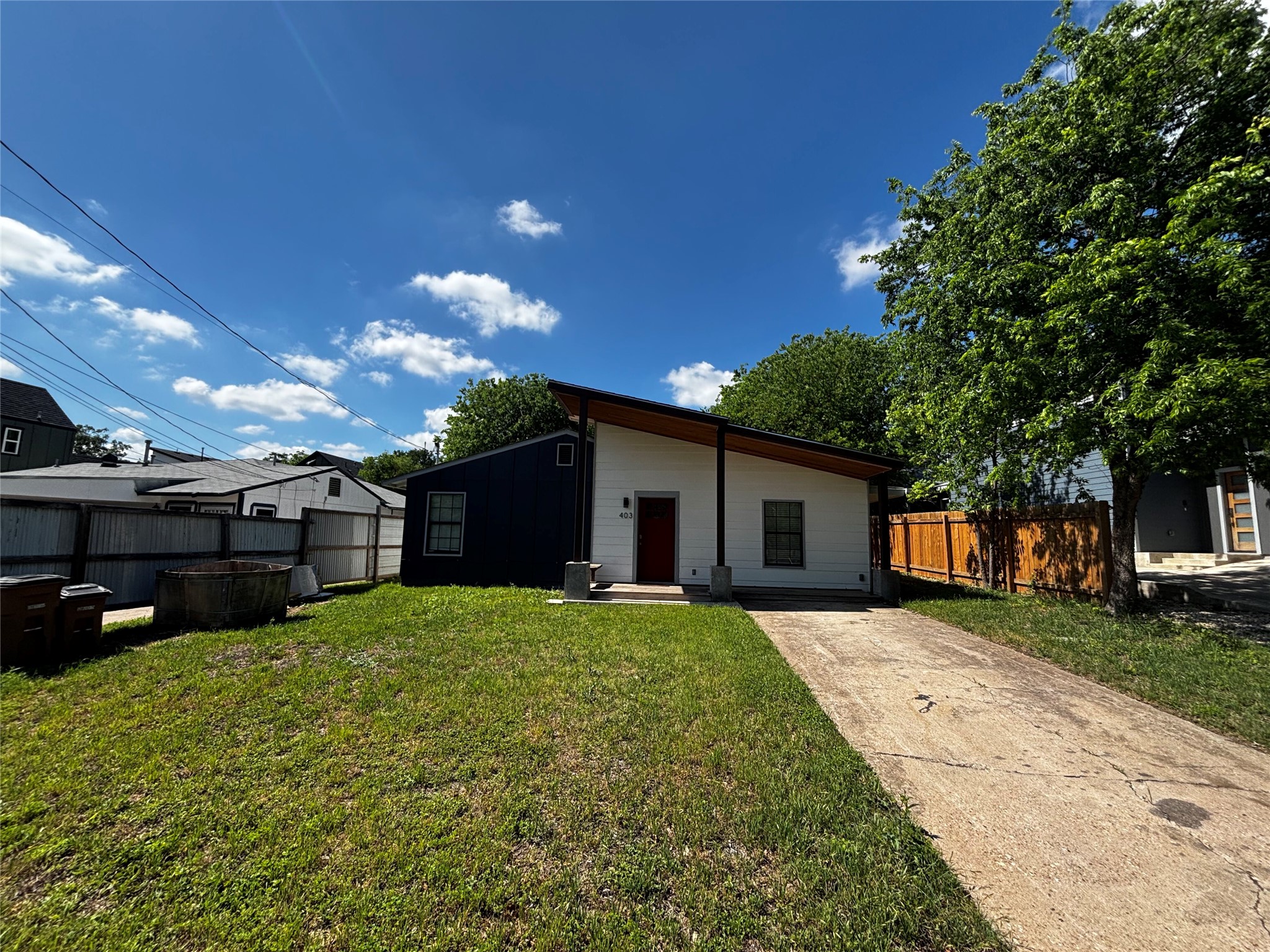 403 Delmar Avenue Austin, TX 78752 - Photo 2 of 20