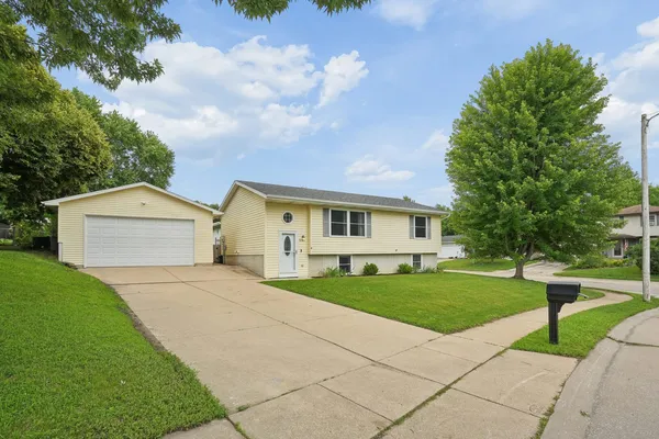 $260,000 | 5703 North Linwood Avenue, Davenport, IA 52806