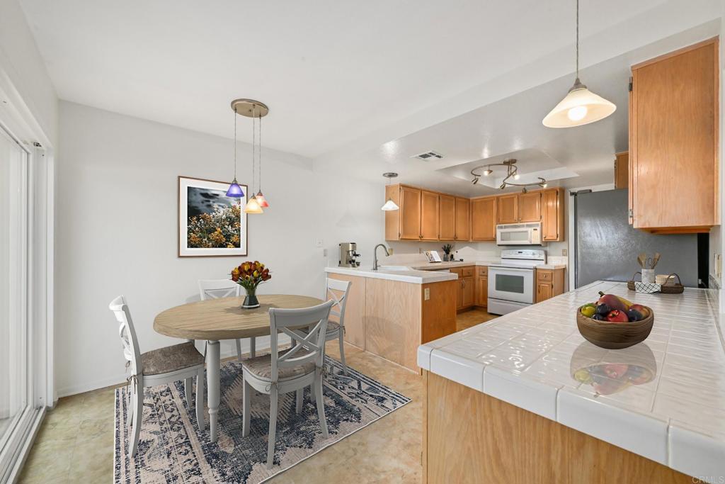 1242 Rue St Moritz San Marcos, CA 92078 - Photo 4 of 38 Virtually Staged