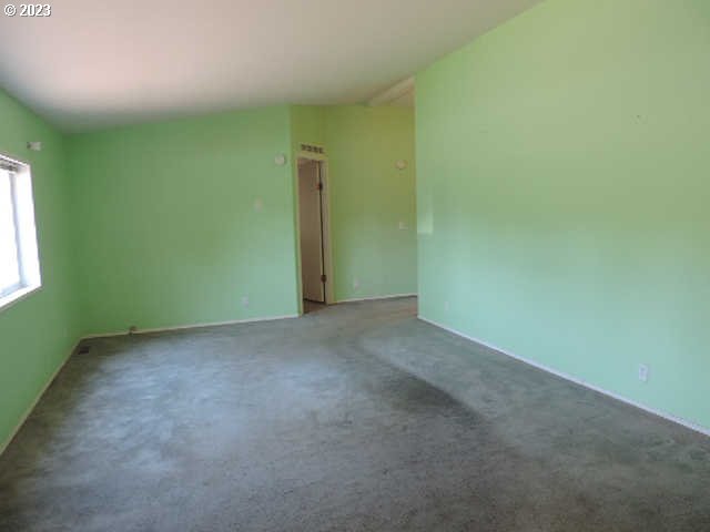 460 Main Street Dufur, OR 97021 - Photo 13 of 29 Living Room