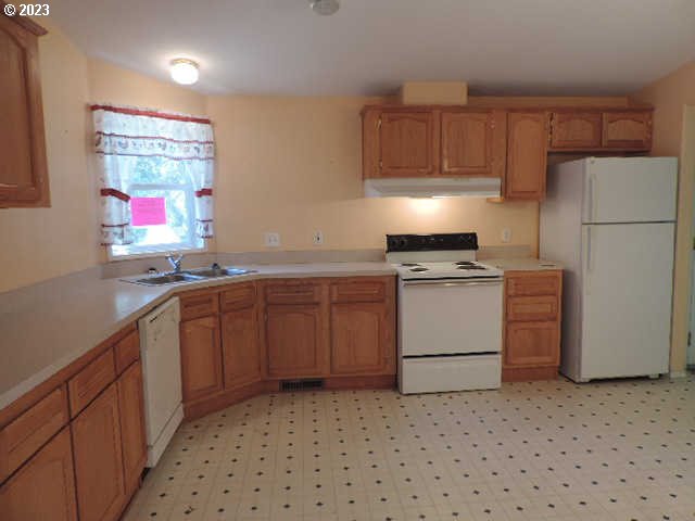 460 Main Street Dufur, OR 97021 - Photo 16 of 29 Kitchen