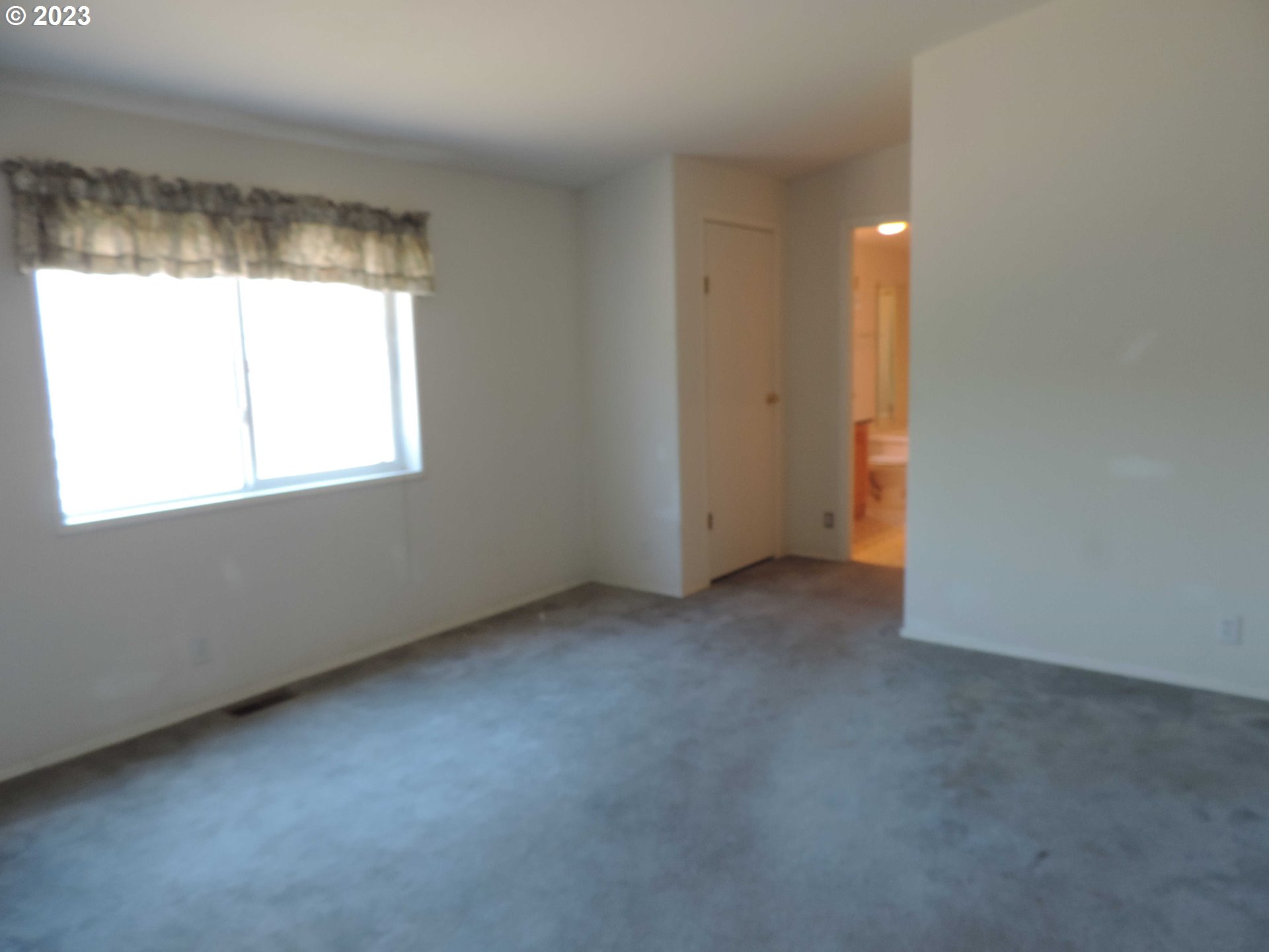 460 Main Street Dufur, OR 97021 - Photo 19 of 29 Owner's Suite Bedroom