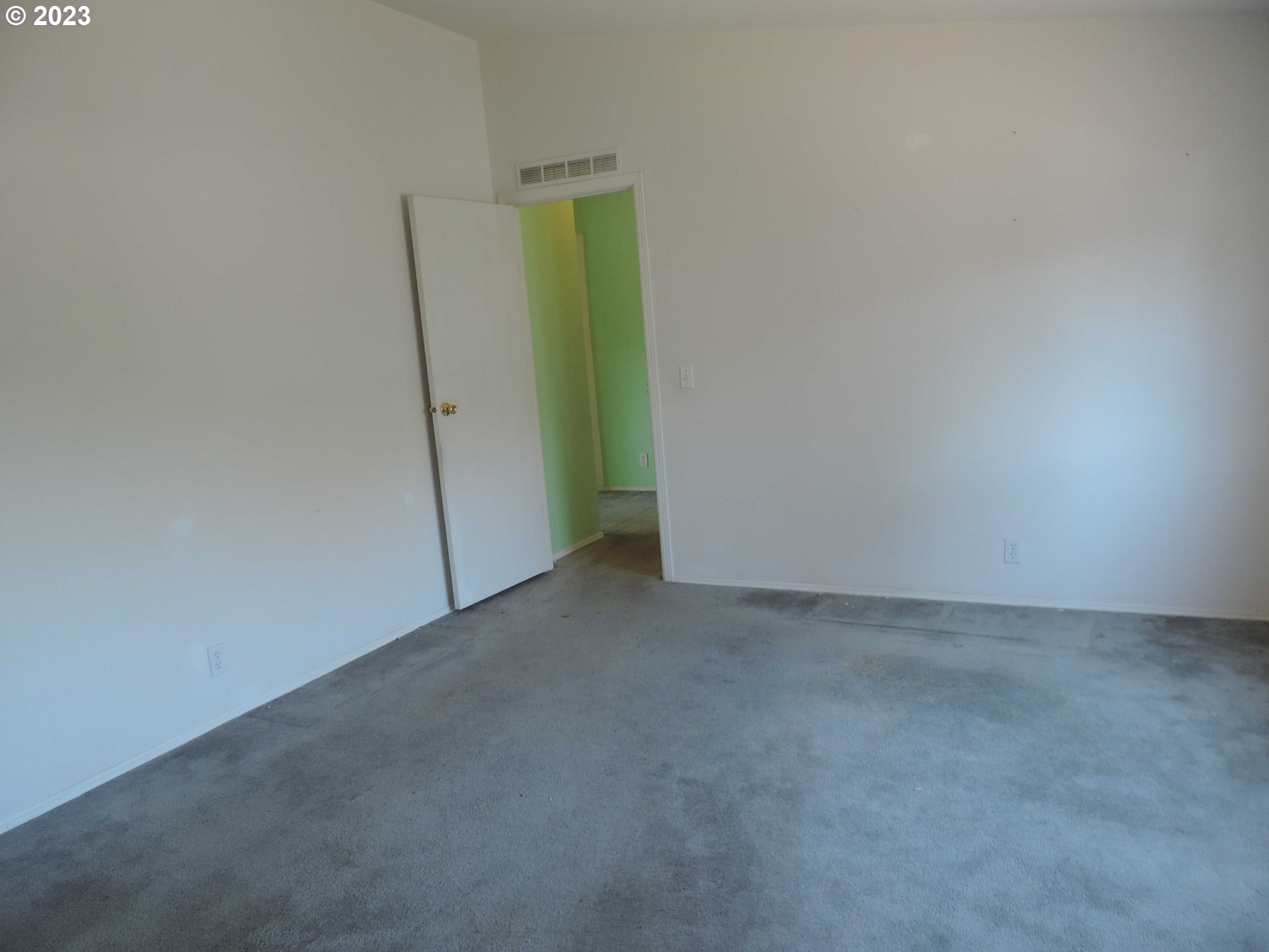 460 Main Street Dufur, OR 97021 - Photo 20 of 29 Owner's Suite Bedroom