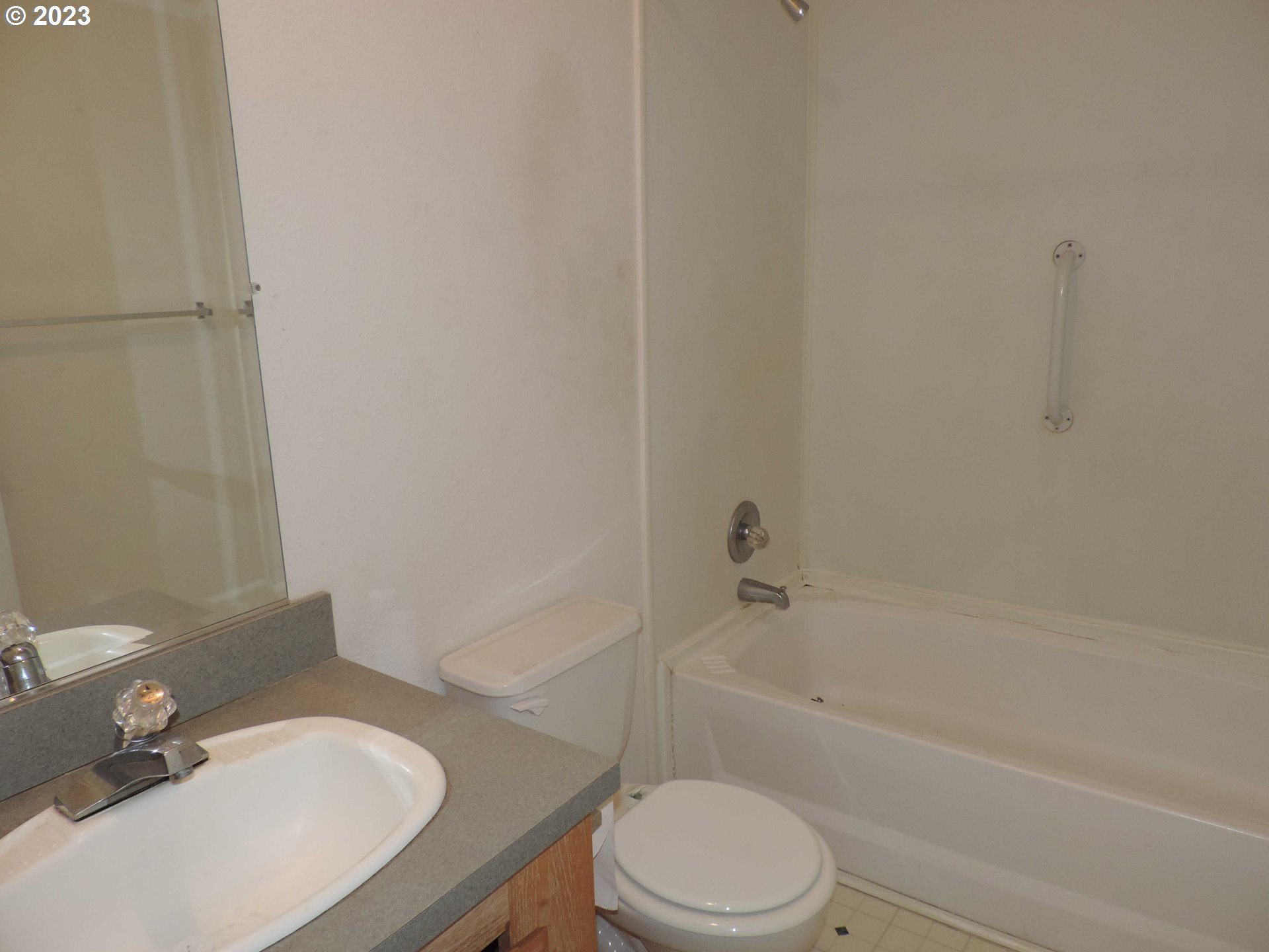 460 Main Street Dufur, OR 97021 - Photo 28 of 29 Bathroom