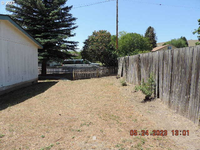 460 Main Street Dufur, OR 97021 - Photo 9 of 29 Yard