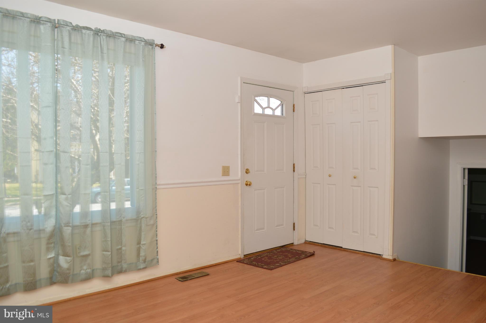 107 Applecreek Road Frederick, MD 21702 - Photo 2 of 28 Living Room