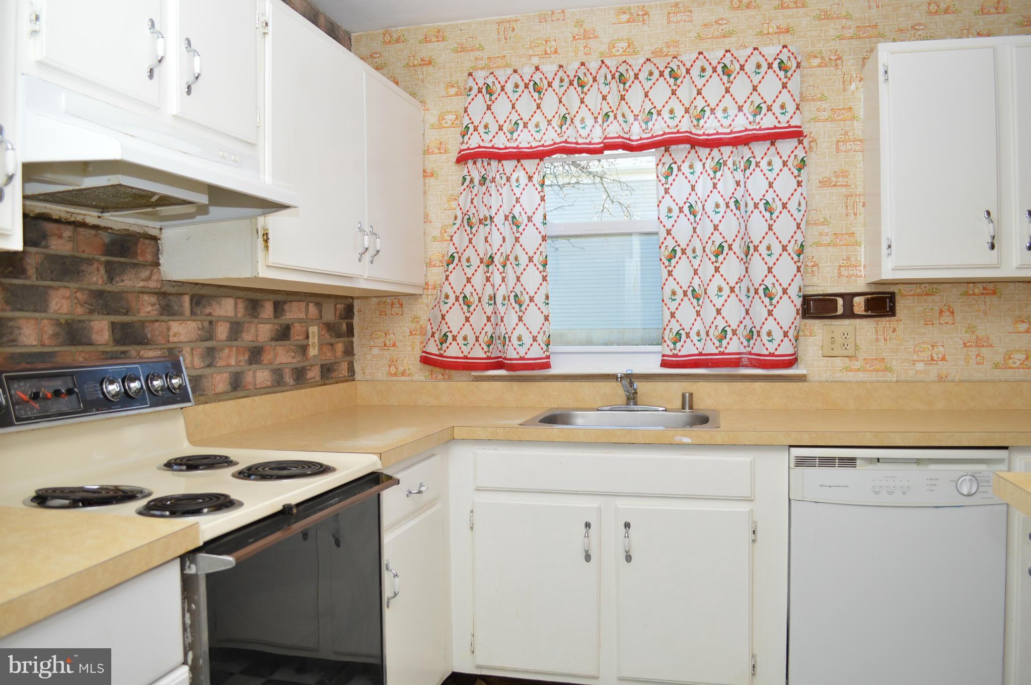 107 Applecreek Road Frederick, MD 21702 - Photo 7 of 28 Kitchen