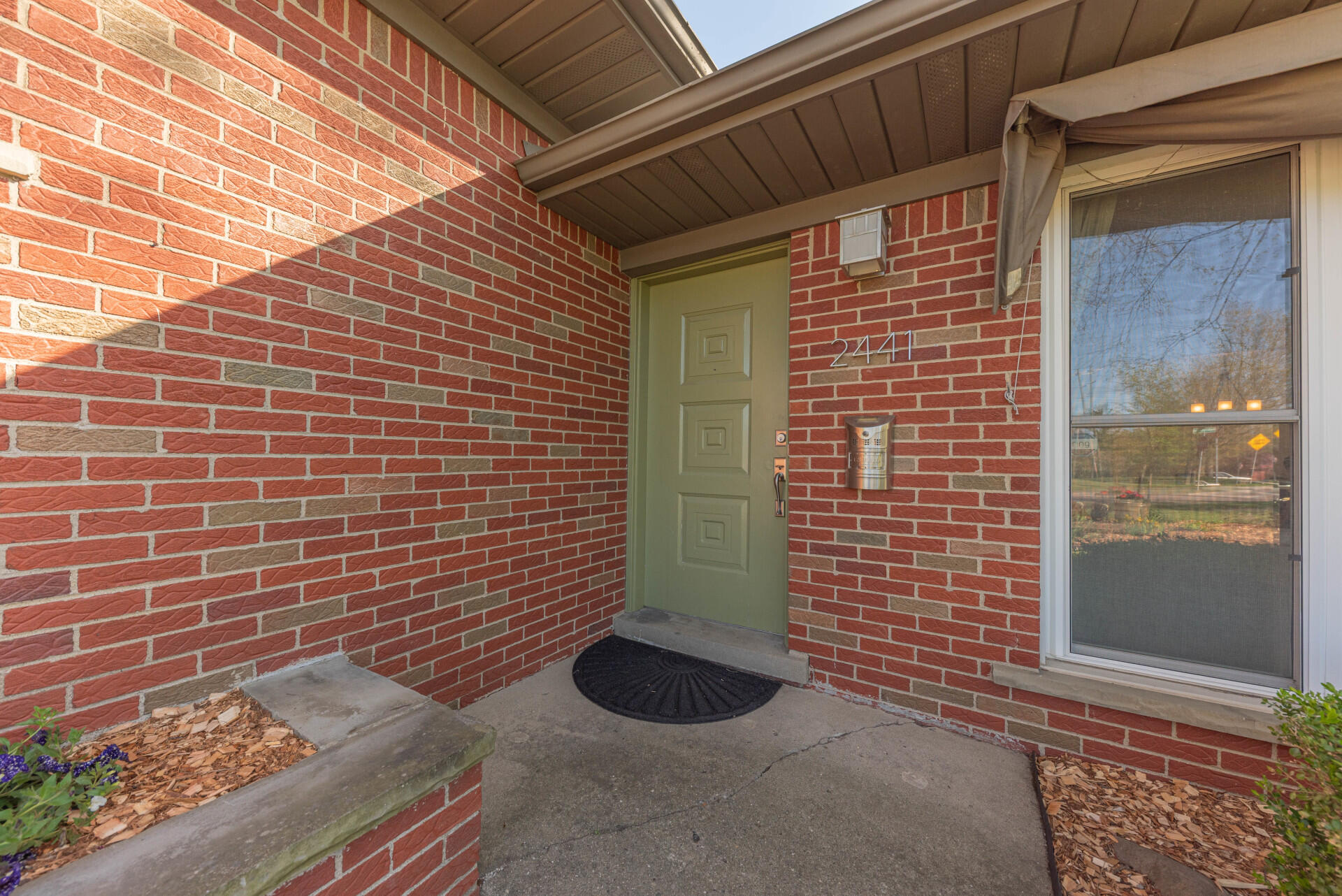 2441 Buckingham Road Ann Arbor, MI 48104 - Photo 2 of 53 004_9