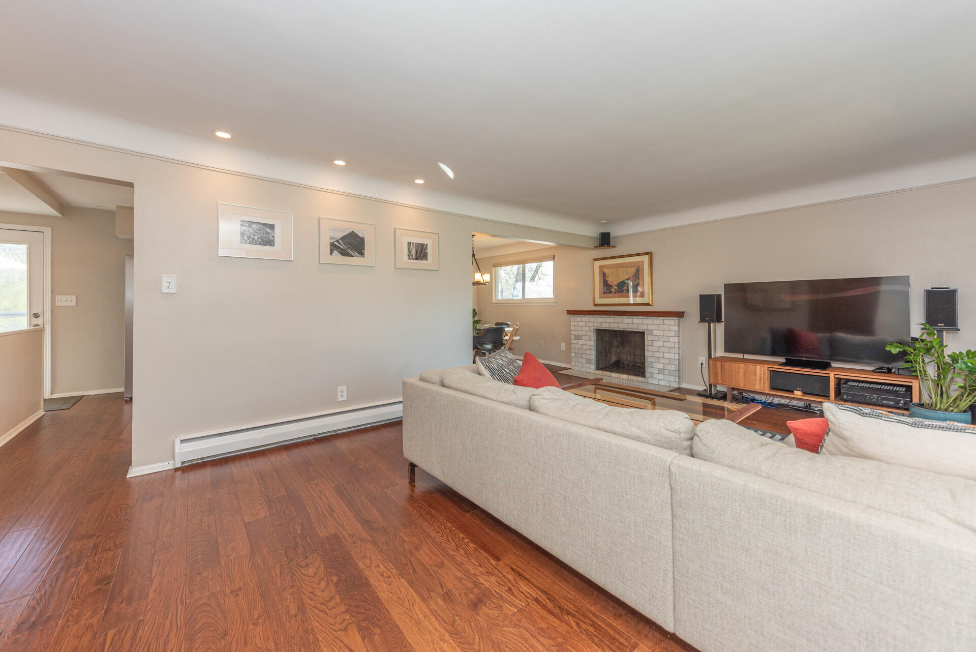 2441 Buckingham Road Ann Arbor, MI 48104 - Photo 4 of 53 017_11