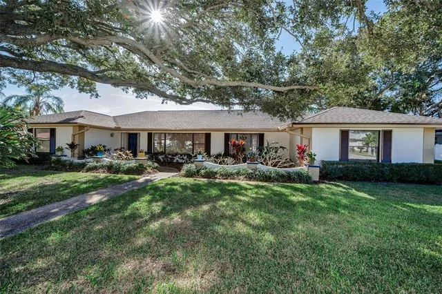 $1,095,000 | 2391 Roberta Lane, Clearwater, FL 33764