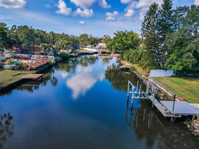 $1,095,000 | 2391 Roberta Lane, Clearwater, FL 33764