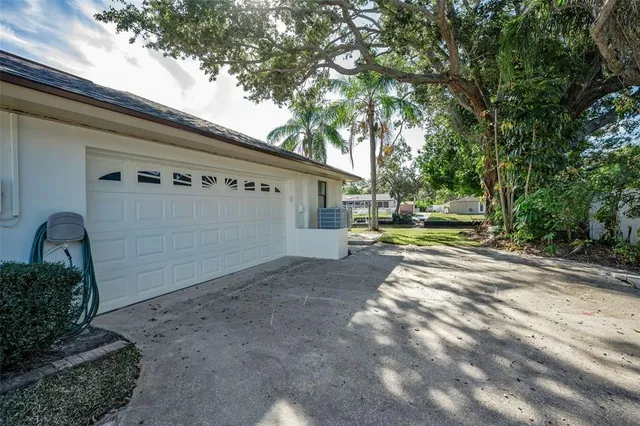 $1,095,000 | 2391 Roberta Lane, Clearwater, FL 33764