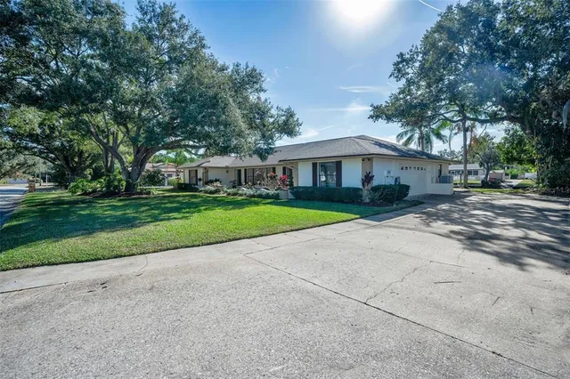 $1,095,000 | 2391 Roberta Lane, Clearwater, FL 33764