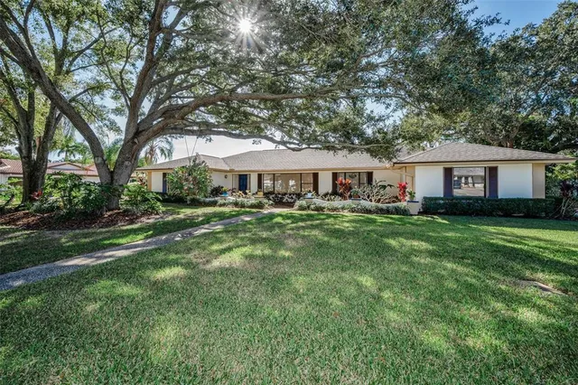 $1,095,000 | 2391 Roberta Lane, Clearwater, FL 33764