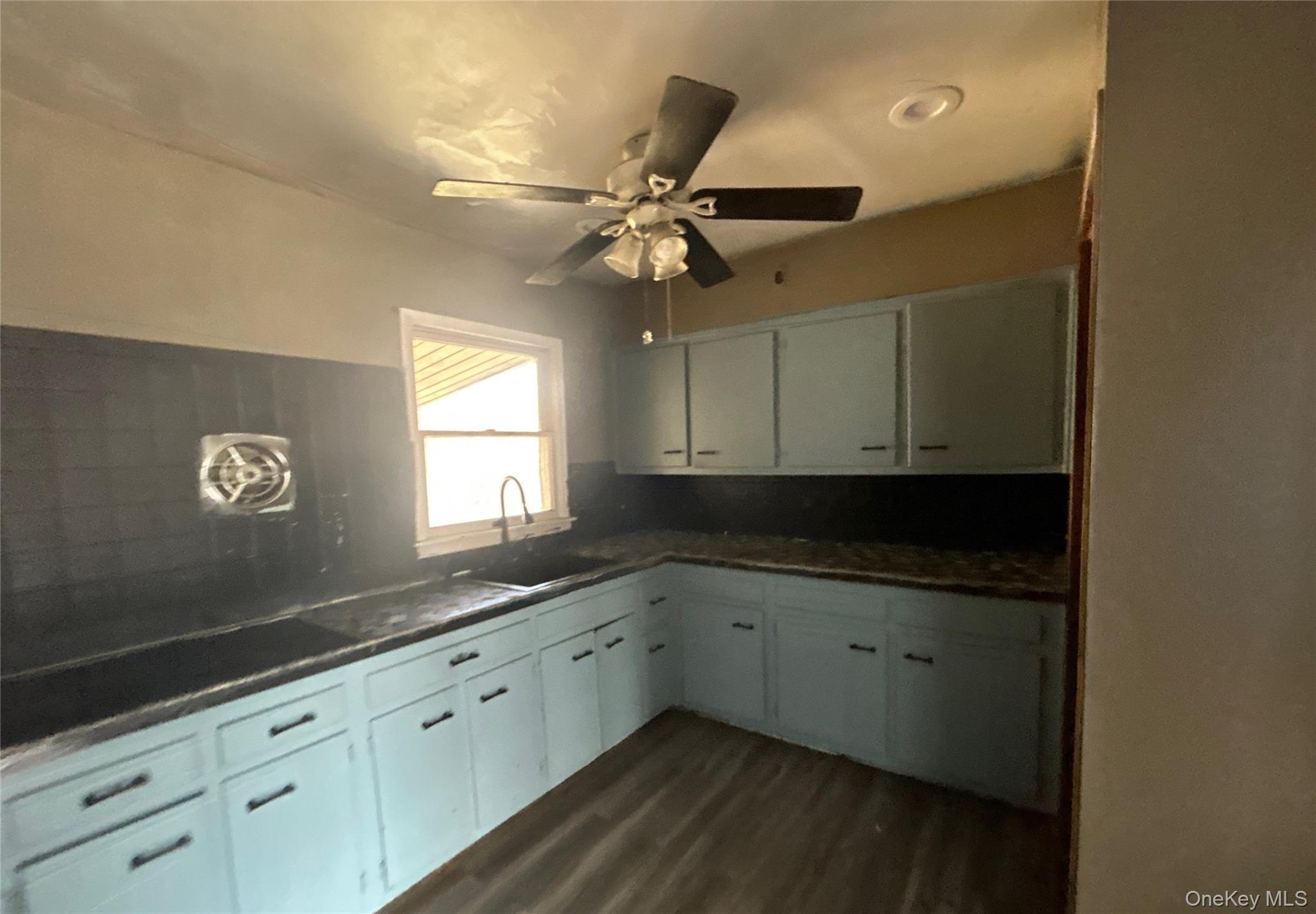 209 Moffitt Boulevard Islip, NY 11751 - Photo 4 of 16