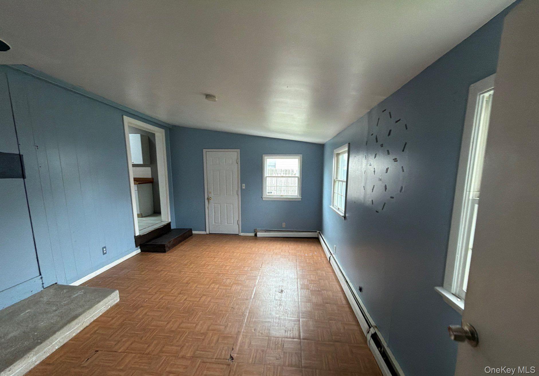 209 Moffitt Boulevard Islip, NY 11751 - Photo 10 of 16