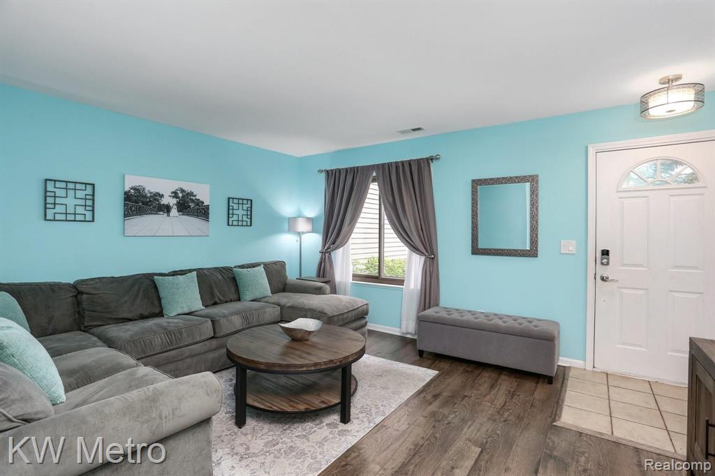 1578 Streamwood Court Rochester Hills, MI 48307 - Photo 6 of 19