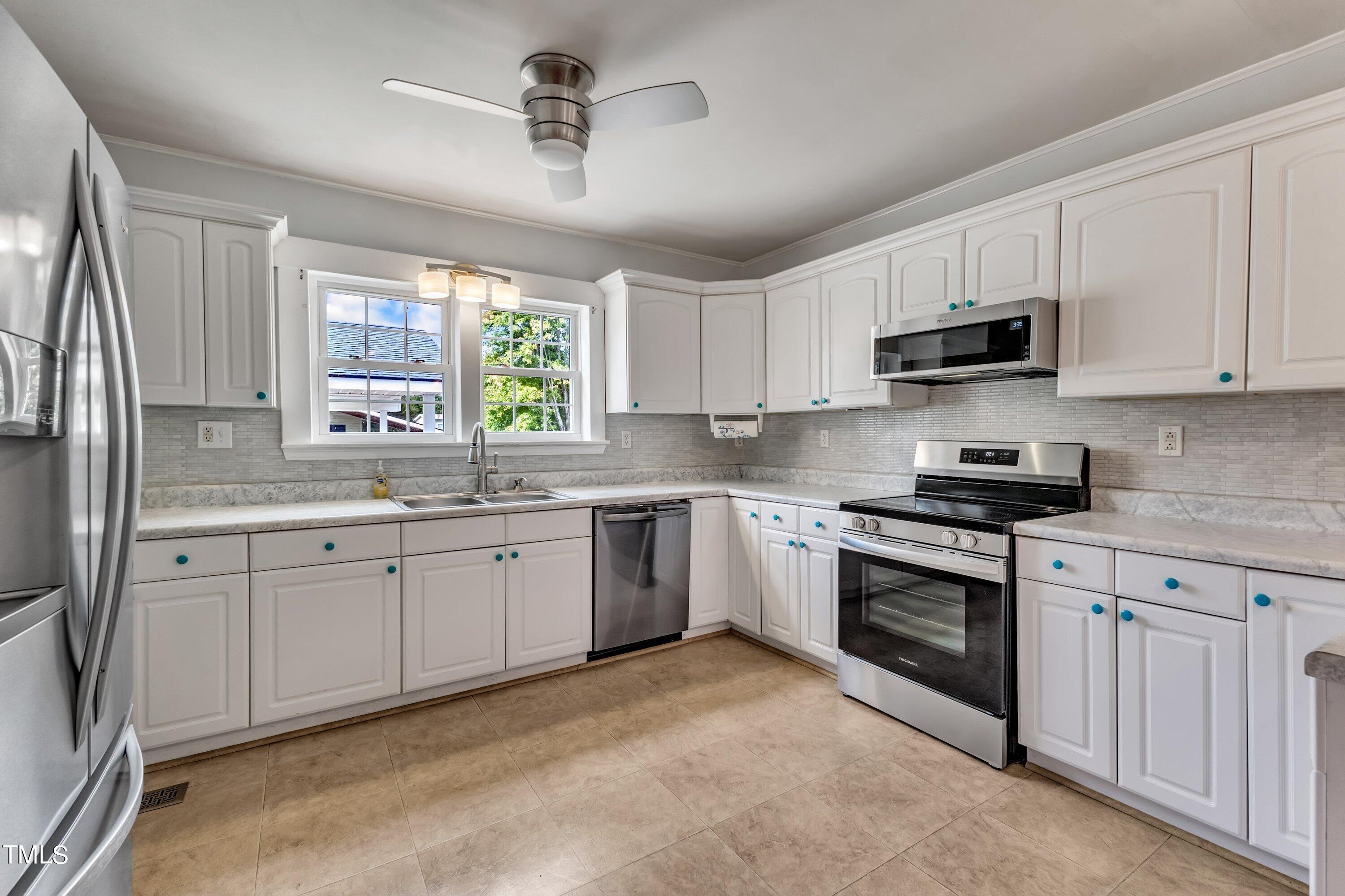 286 Perry Road Zebulon, NC 27597 - Photo 9 of 18 Kitchen