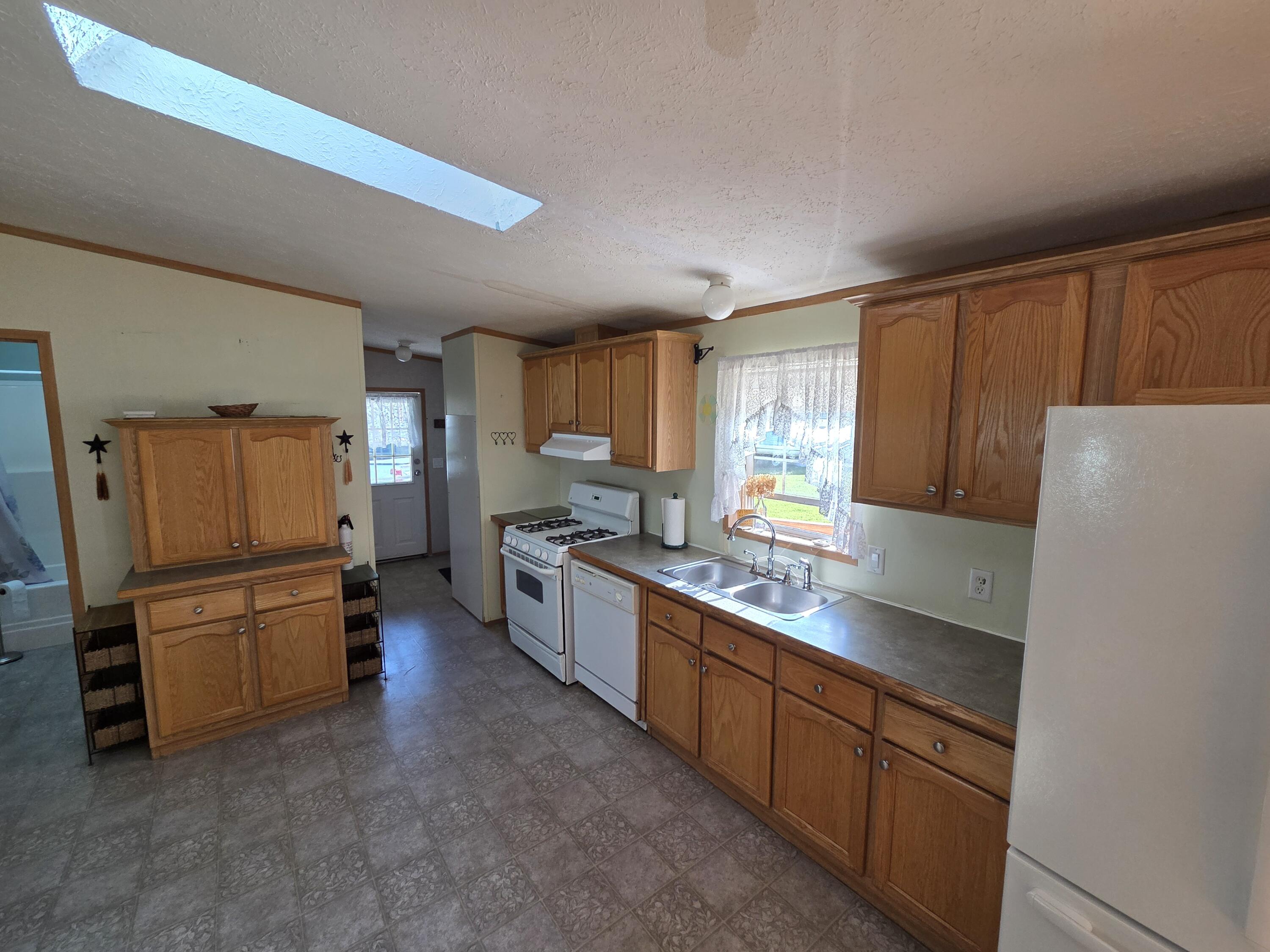 111 Pine Tree Lane Farmington, ME 04938 - Photo 15 of 32 20250728_082539