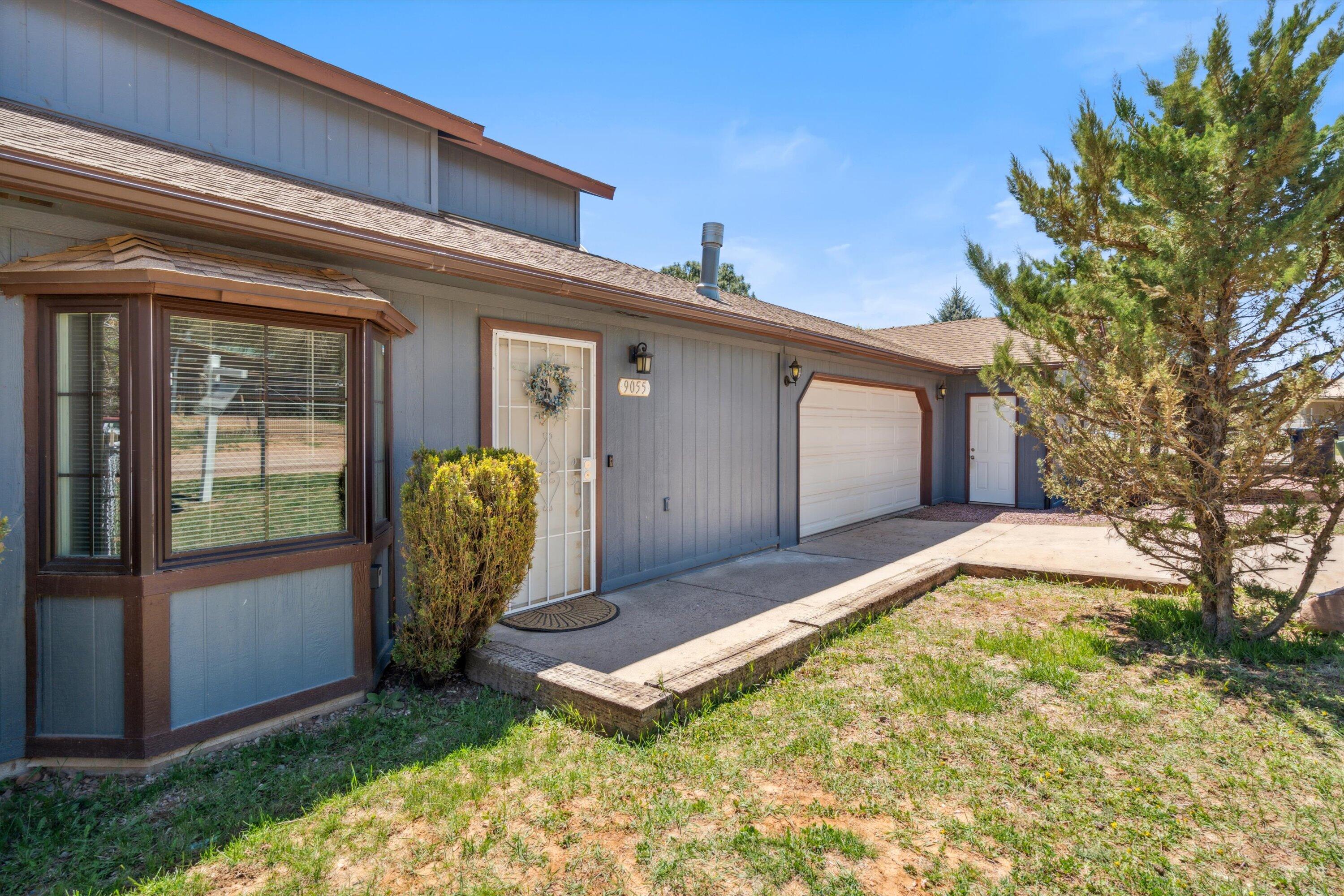 9055 Juniper Road Pine, AZ 85544 - Photo 2 of 39 04-Front Entrance