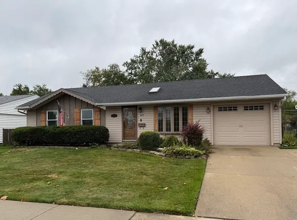 $339,900 | 803 East Streamwood Boulevard, Streamwood, IL 60107