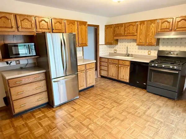 $339,900 | 803 East Streamwood Boulevard, Streamwood, IL 60107