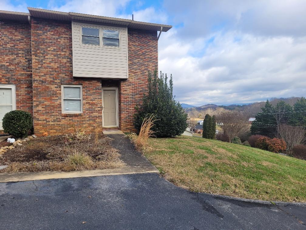 110 Colt Lane, Unit 4 Johnson City, TN 37601 - Photo 1 of 14 COLT FRONT