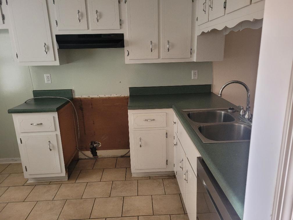 110 Colt Lane, Unit 4 Johnson City, TN 37601 - Photo 5 of 14 COLT KITCHEN 3
