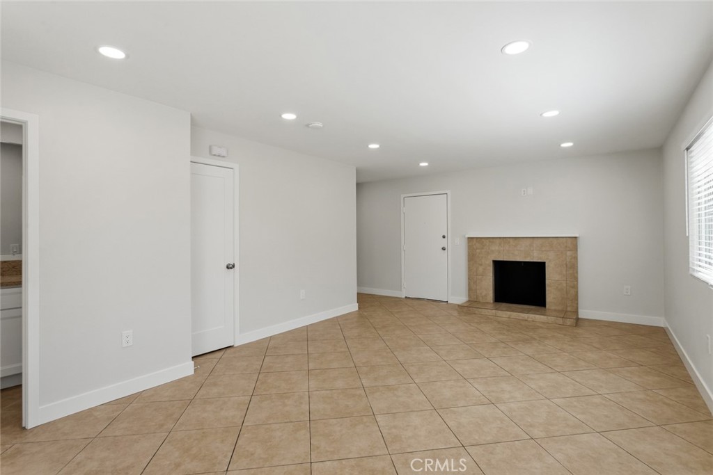 2963 Elgin Drive, Unit A Riverside, CA 92507 - Photo 7 of 28 Gallery Image 7