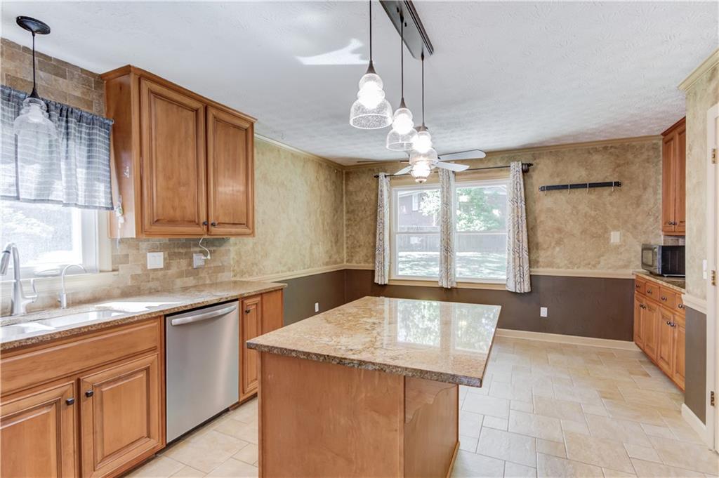 6564 Parkside Way Norcross, GA 30093 - Photo 13 of 41