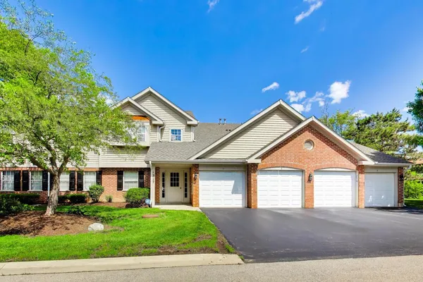 $2,500 | 1317 East Evergreen Drive, Unit 8, Palatine, IL 60074