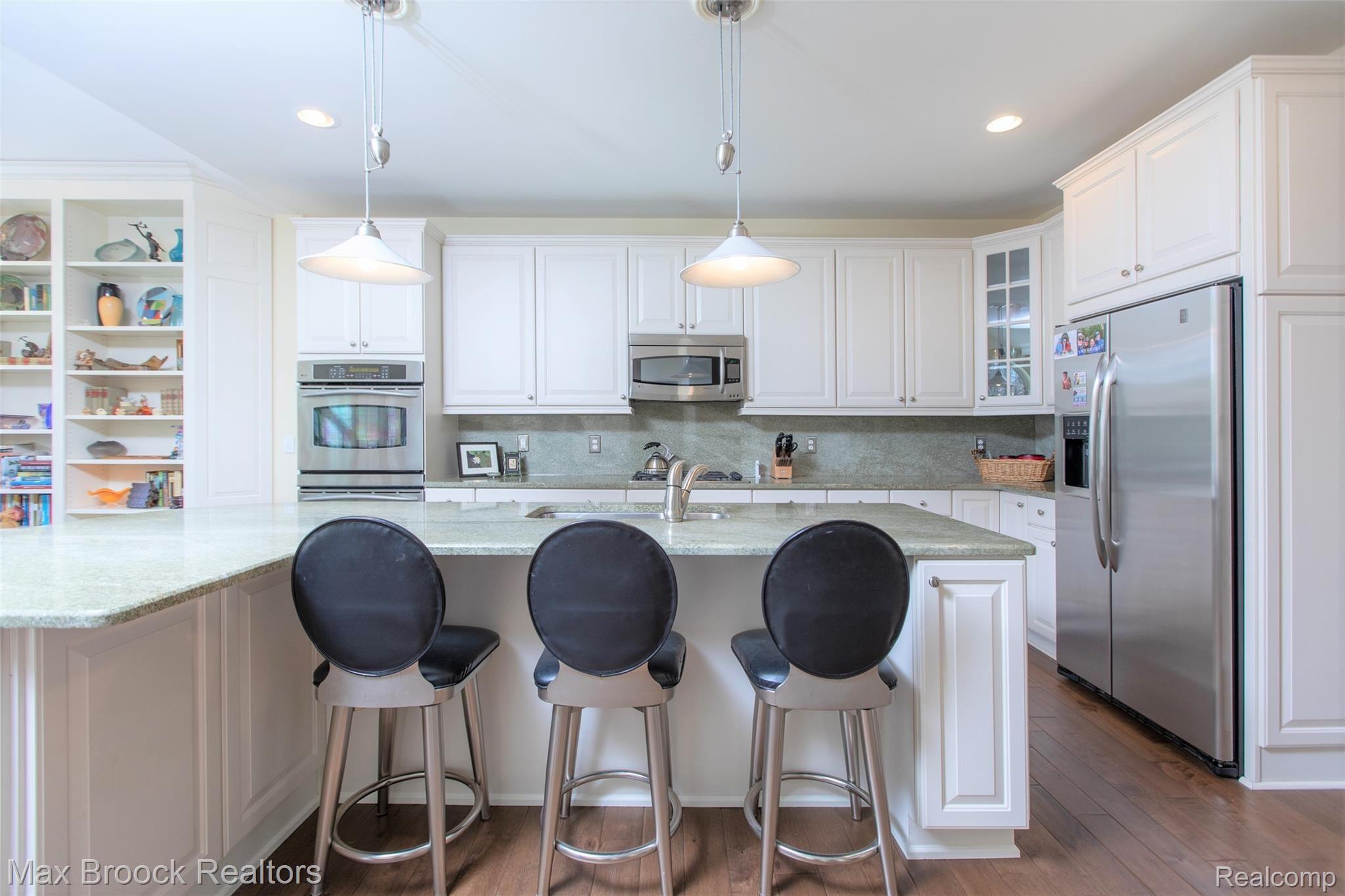 3641 Winding Brk Circle Rochester, MI 48309 - Photo 6 of 31 Kitchen view #2.jpg