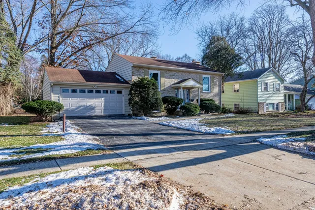 $474,900 | 719 Webster Street, Algonquin, IL 60102