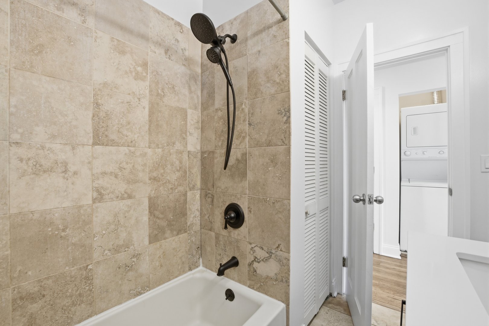 2234 West Roscoe Street, Unit 3 Chicago, IL 60618 - Photo 6 of 21