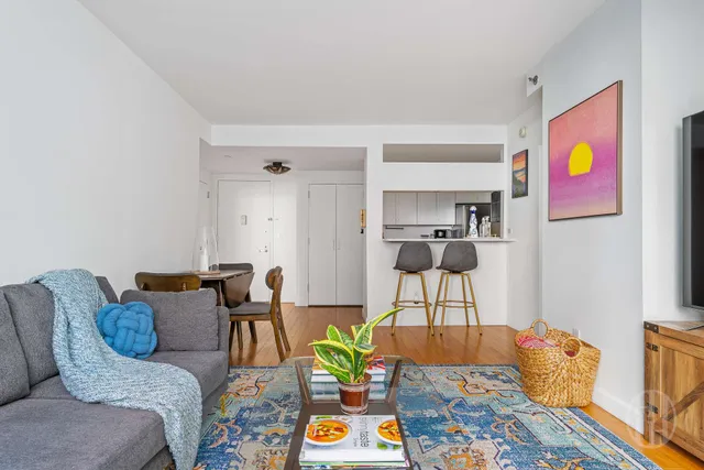$1,195,000 | 520 West 23rd Street, Unit 2C | Chelsea
