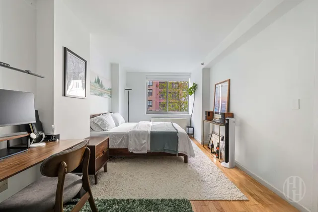 $1,195,000 | 520 West 23rd Street, Unit 2C | Chelsea