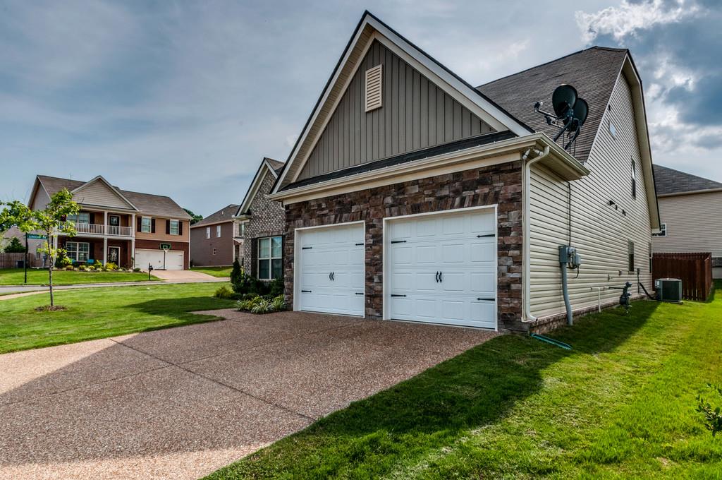951 Morning Road Antioch, TN 37013 - Photo 4 of 30 Separate 2 car entry to the garage