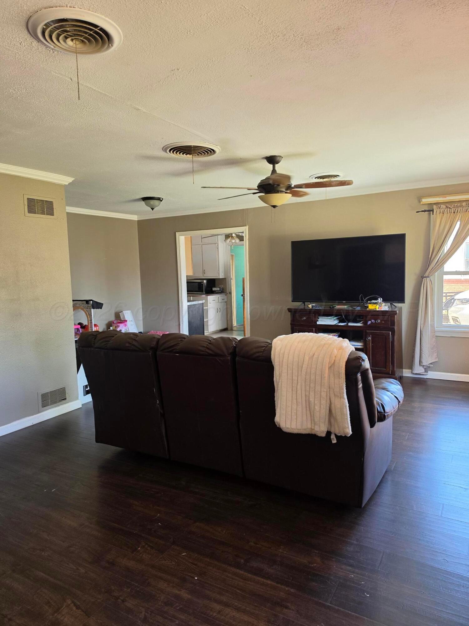 806 Ave R Sunray, TX 79086 - Photo 3 of 8 20260512_112558