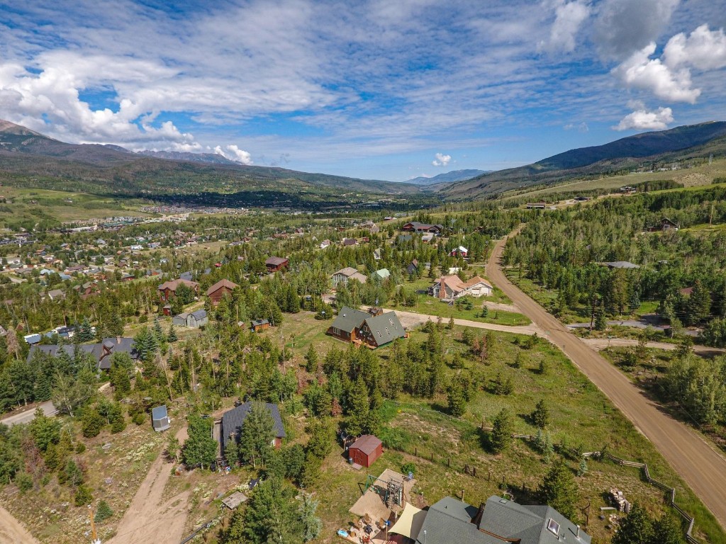 26 Raspberry Lane Silverthorne, CO 80498 - Photo 7 of 35 a view of an ocean from a balcony