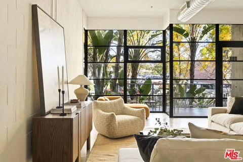 $1,100,000 | 1534 17th Street, Unit 102, Santa Monica, CA 90404