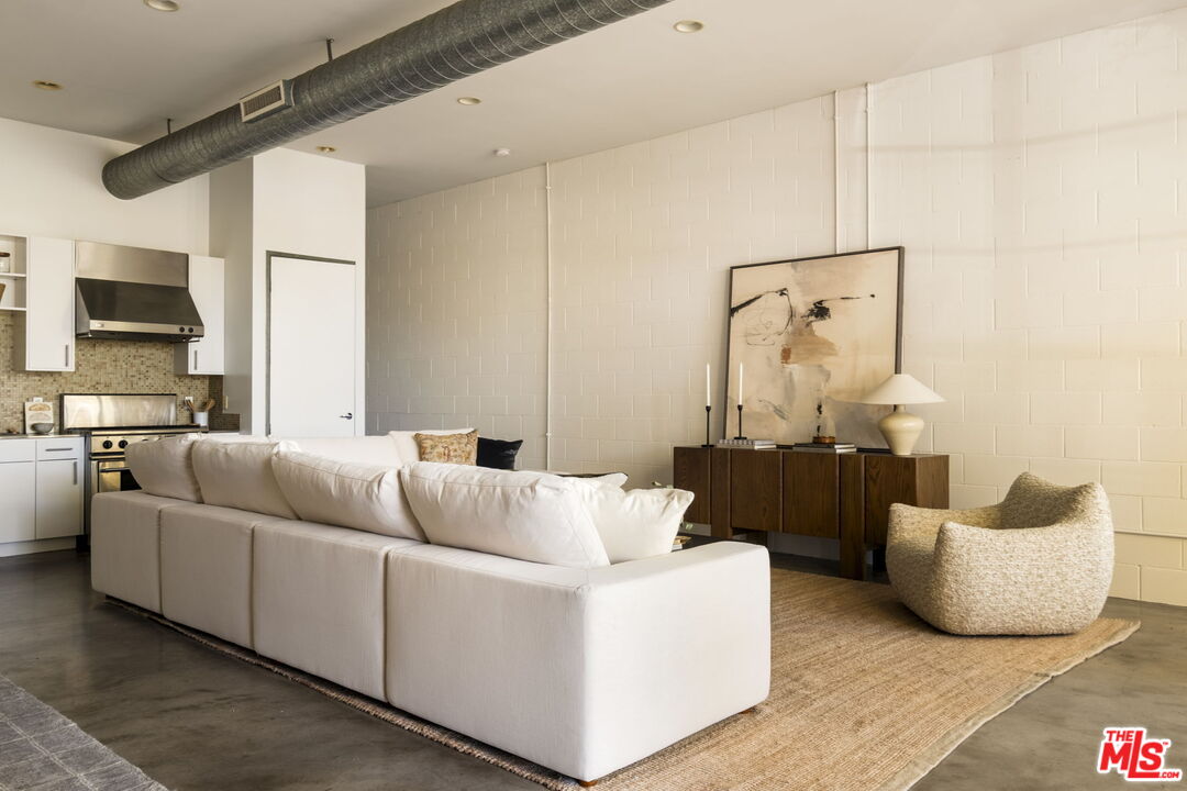 1534 17th Street, Unit 102 Santa Monica, CA 90404 - Photo 3 of 16